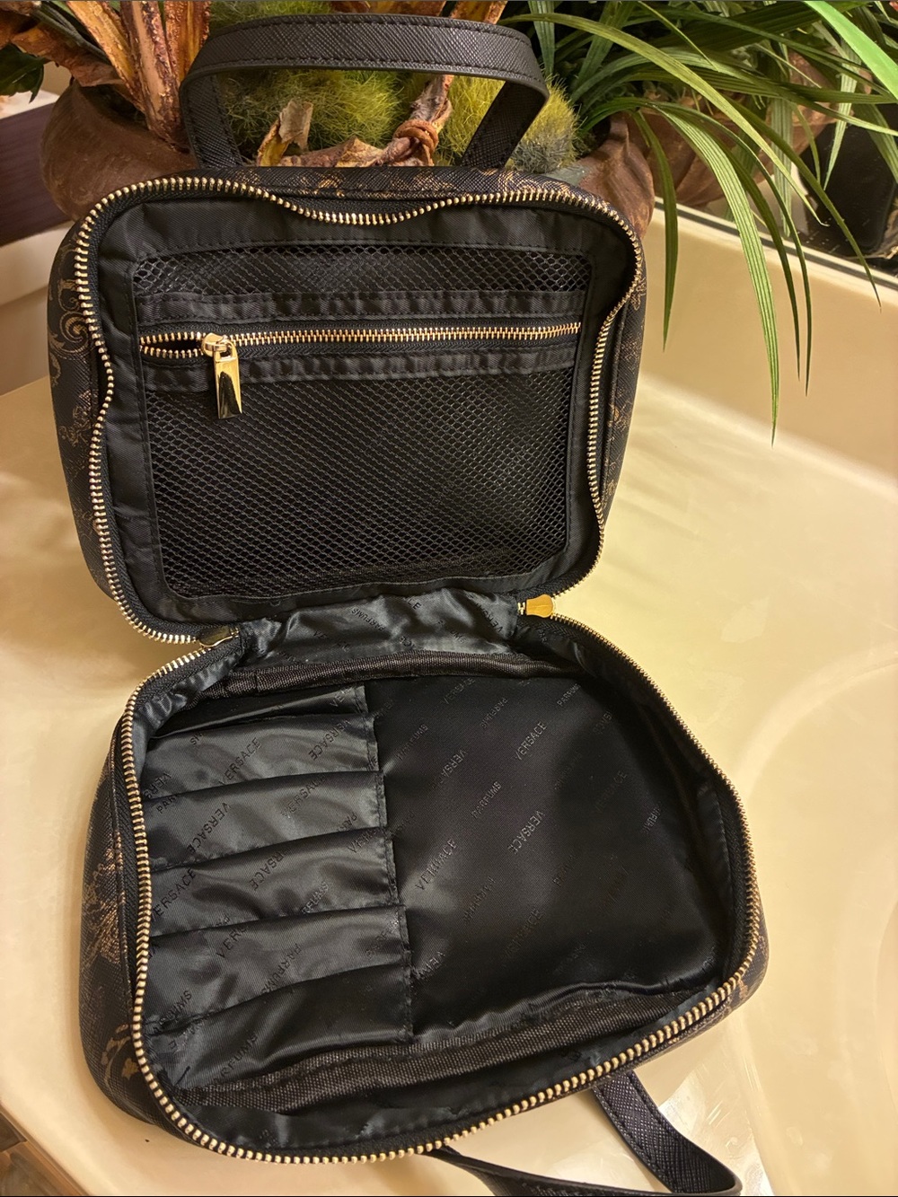 VERSACE Makeup Perfume Toiletry Organizer Bag NWOT - Picture 3 of 11